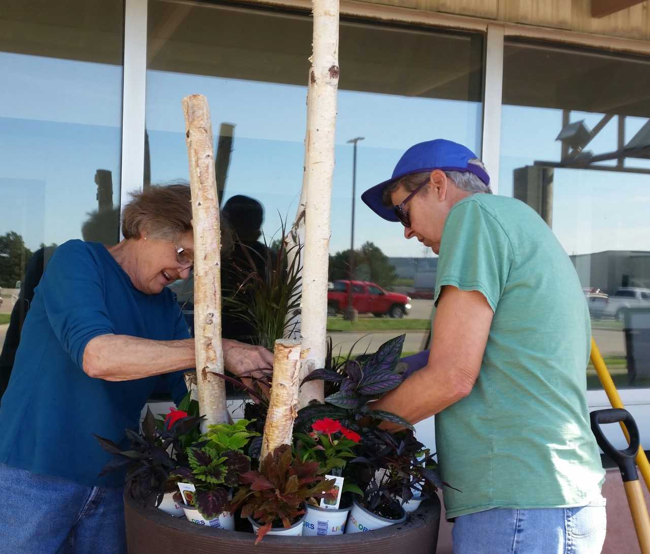 Image of Extension Master Gardener volunteers.