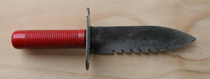 Hori-Hori - Garden or Soil Knife. Images from Garden Products Review.com