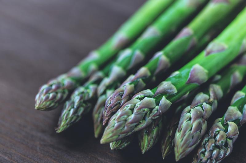 Picture of fresh green asparagus.