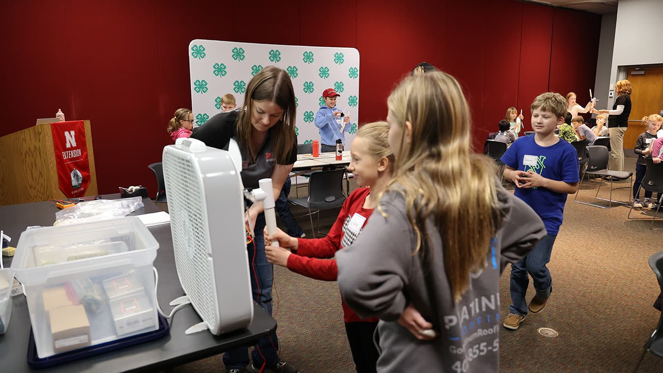 Photo of Elizabeth Thiltges teaching an activity for Homeschool Youth Science Day