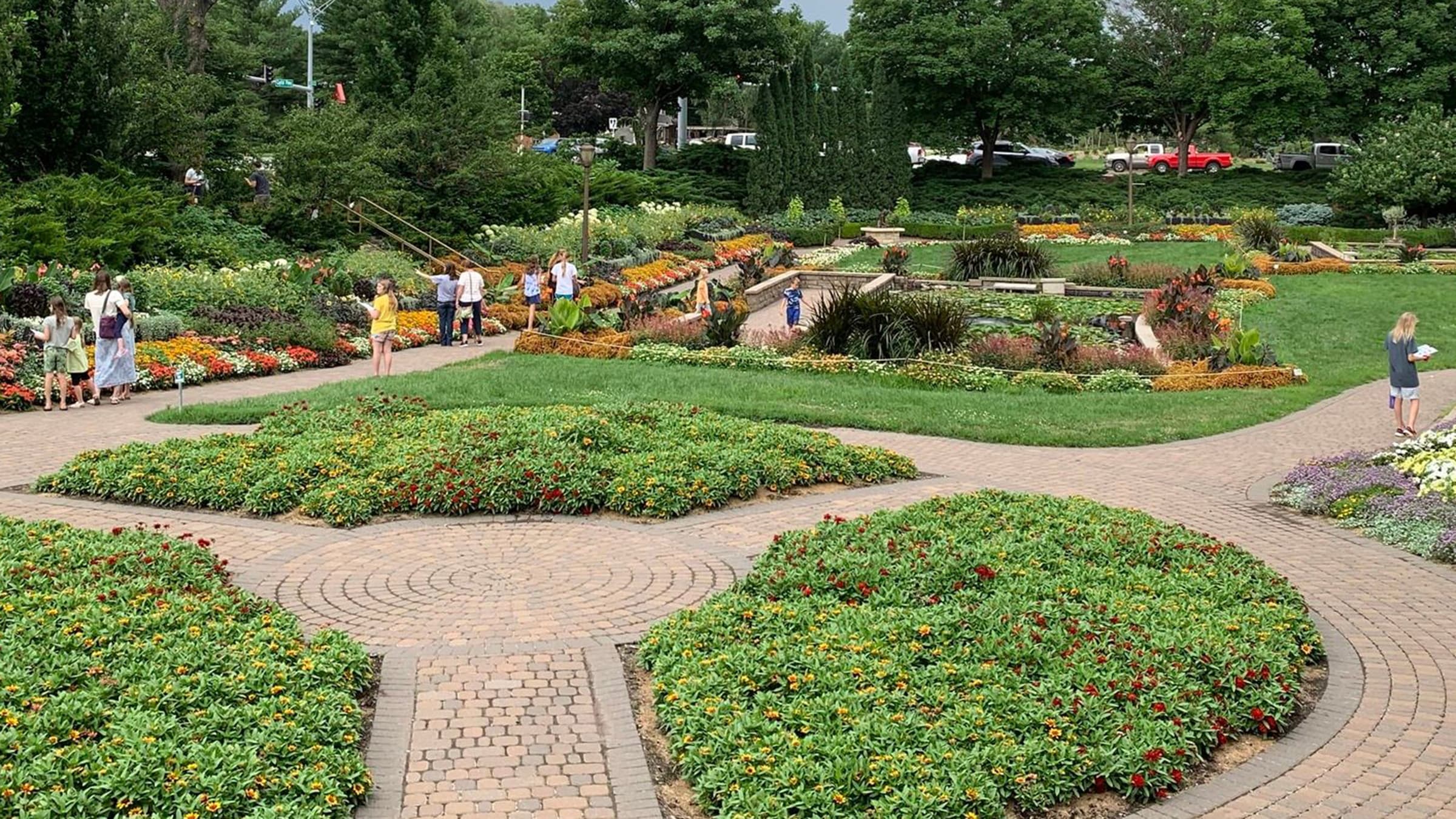 image of horticulture club doing a flower hunt at the Sunken Gardens