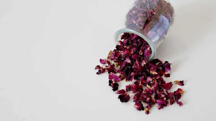 Picture of dried rose pedals.