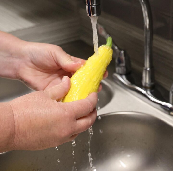 Washing squash